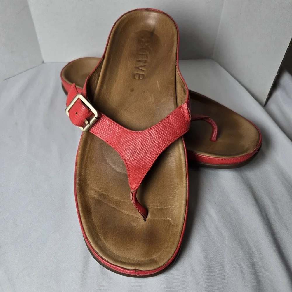 Strive Alba Buckle Sandals Red‎ Leather Thong Flip Flop Womens 9.5 10 Vacation